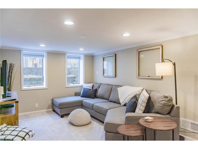 Building Photo - 112514 E Washington Ln