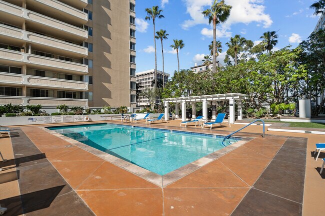 Building Photo - 700 E Ocean Blvd