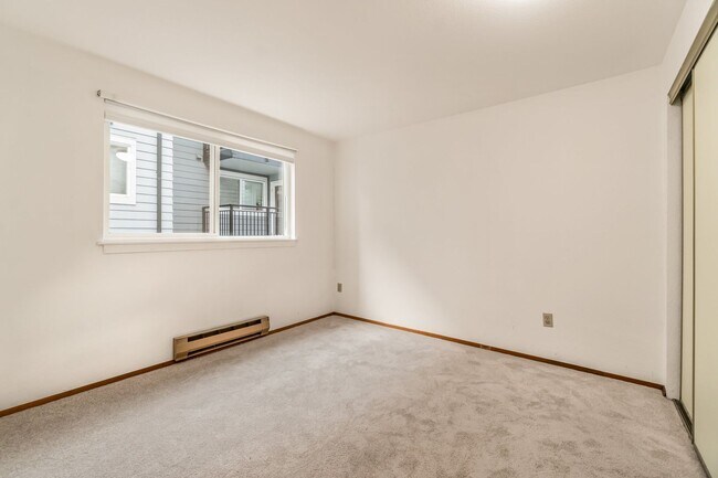 Building Photo - 715 N 130th St