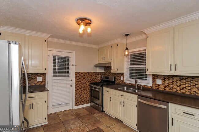 Building Photo - 715 Jett Rd