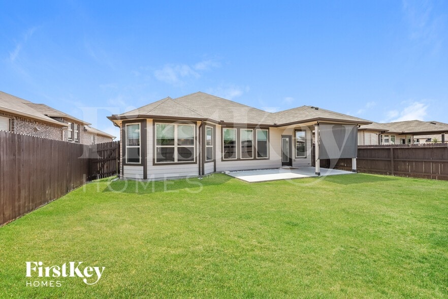 Building Photo - 2207 Tiptop Ln