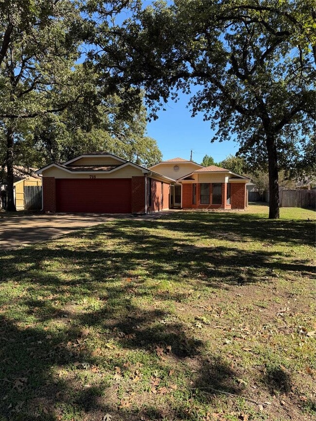 Building Photo - 718 Brazos St