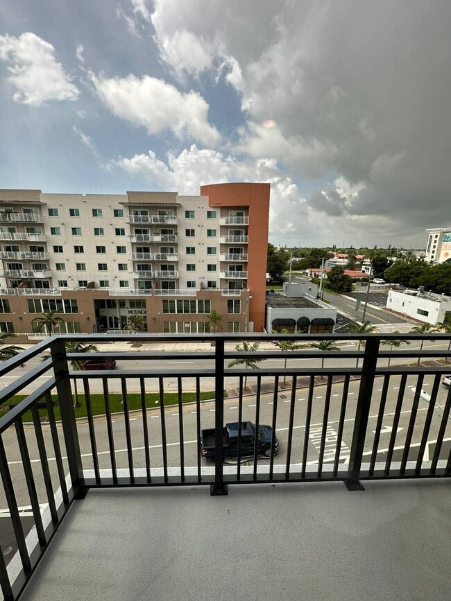 Building Photo - 28 NE 1st Ct