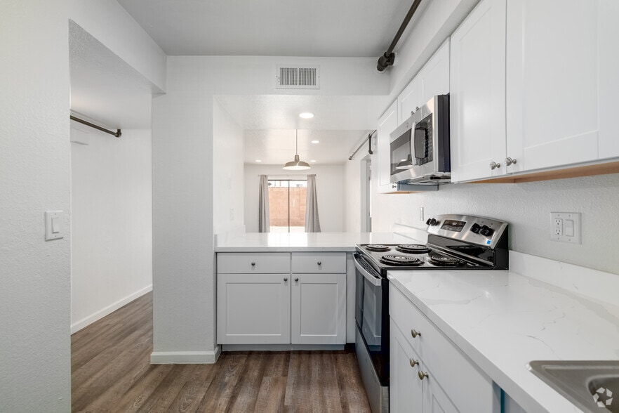 2BR, 1BA - 775SF - Kitchen - Meadow Park Apartments