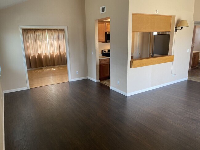 Building Photo - Charming 4 Bedroom, 2 Bath Home