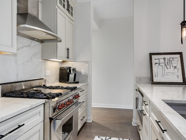 Building Photo - 24 N May St