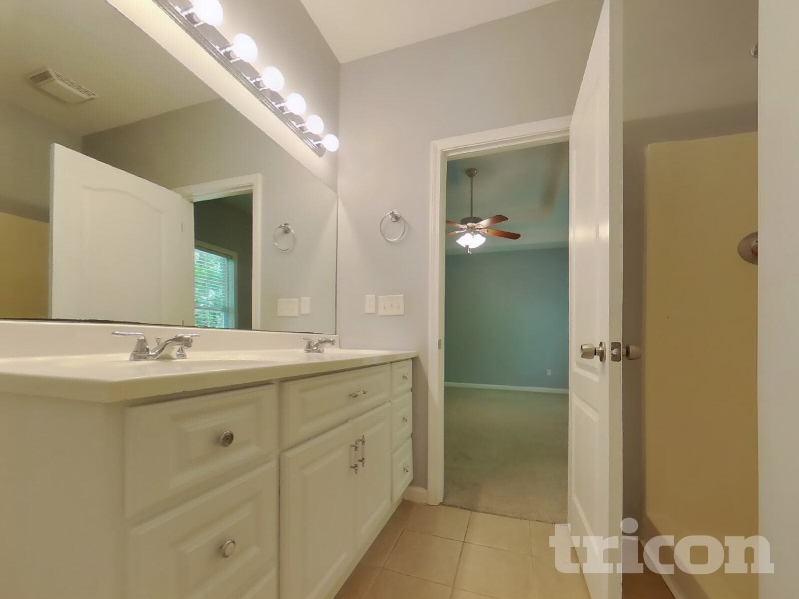 Building Photo - 3029 Lakeview Pkwy