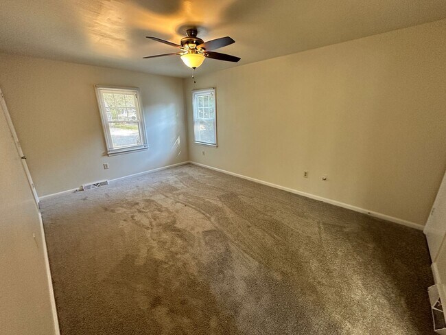 Building Photo - Beautiful Three Bedroom Home in the Wellington Subdivision!