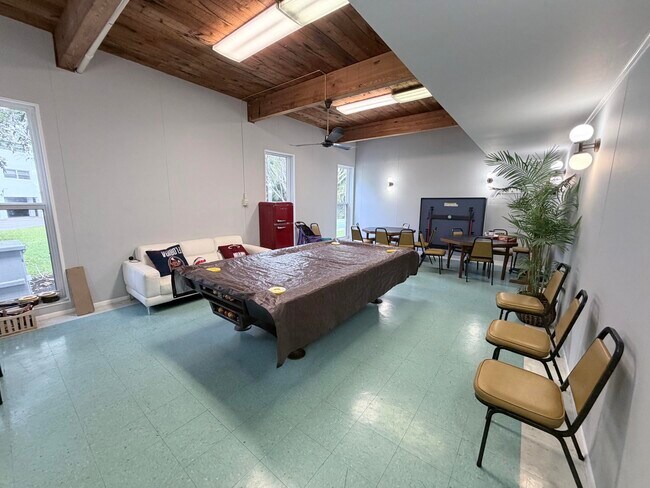 Building Photo - 1000 NE 14th Ave