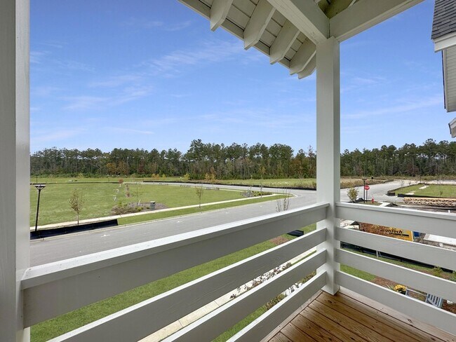 Building Photo - 260 Symphony Ave