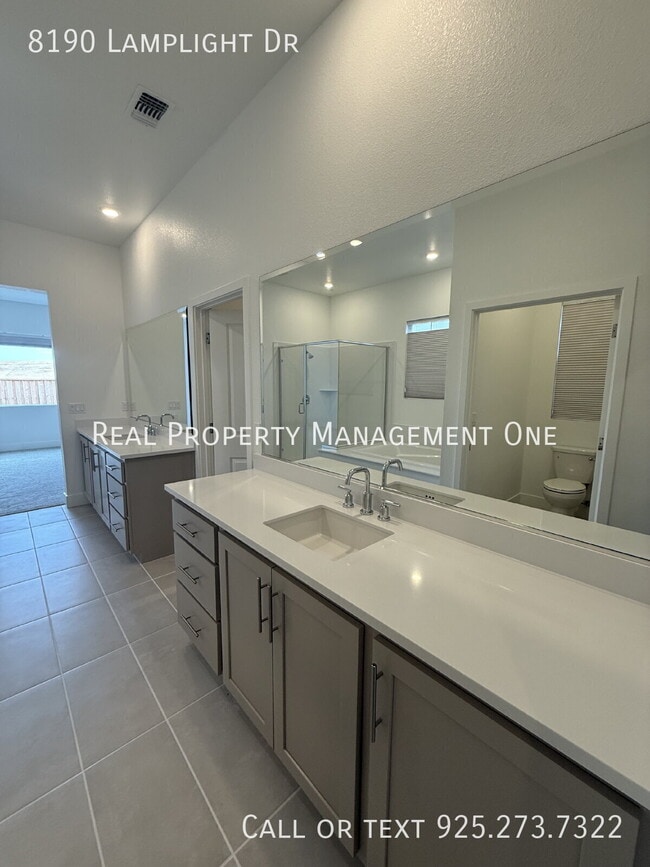 Building Photo - 8190 Lamplight Dr