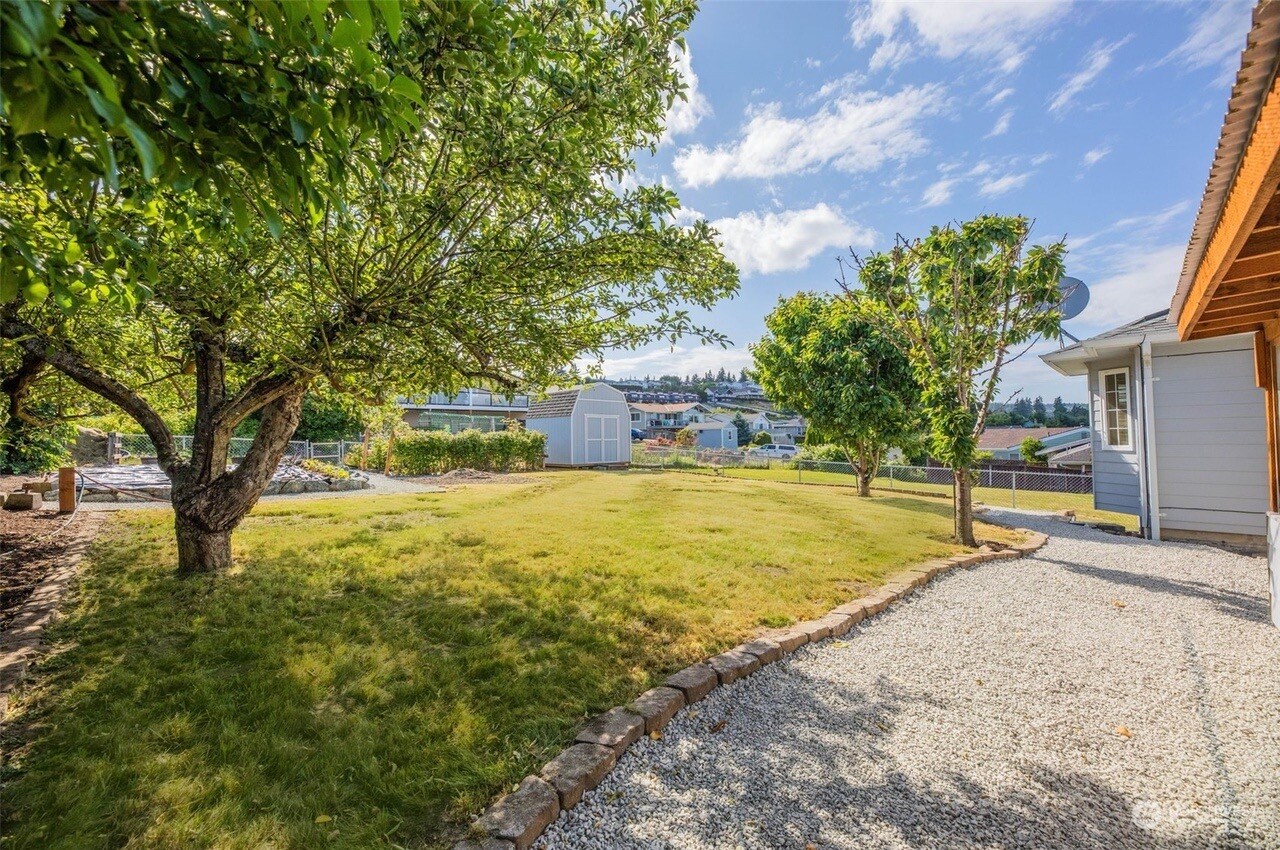 Building Photo - 1486 SE Camano Dr