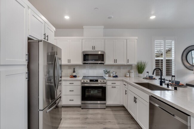 Building Photo - Bright and Beautiful 3 bedroom 2 full bathroom Home! Attached two car tandem garage with large en...