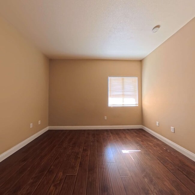 Building Photo - Lovely 2 Bed, 2 Bath Condo at South Gate!