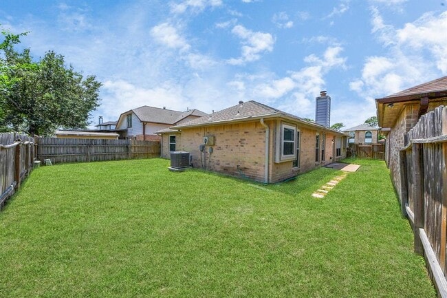Building Photo - 12407 Meadow Ridge Dr
