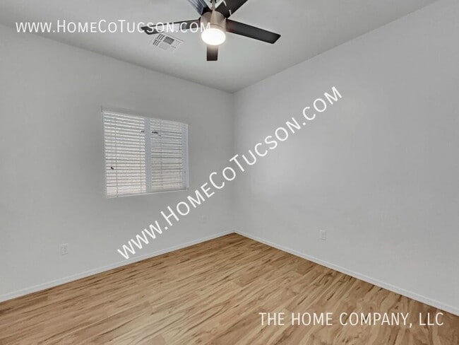 Building Photo - 34584 S Bronco Dr