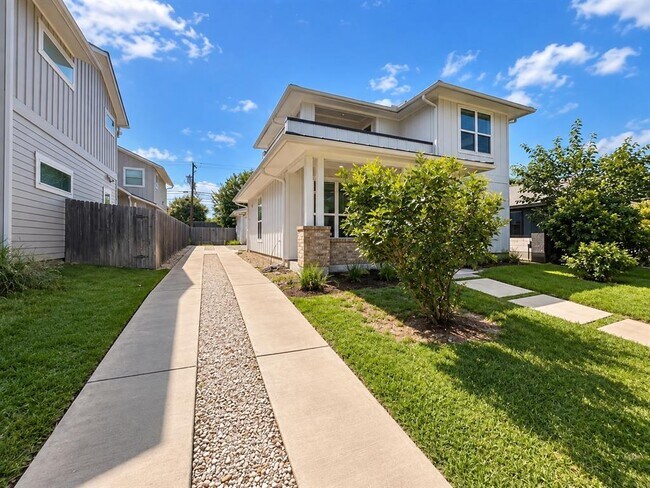 Building Photo - 4705 Rosedale Ave
