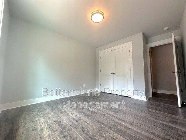 Building Photo - 2923 Burgess Dr