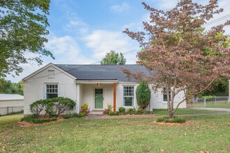 Building Photo - 2312 Modena Dr