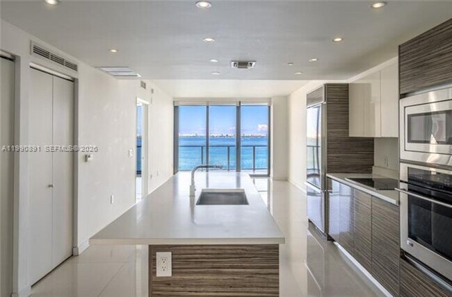 Building Photo - 460 NE 28th St