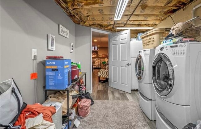 Building Photo - 3 bedroom 2 bath in the heart of Niagara F...