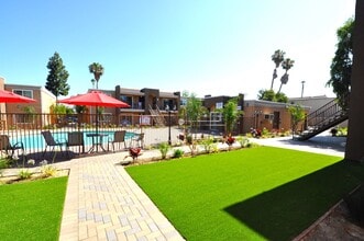 Building Photo - Silver Oak Apartments