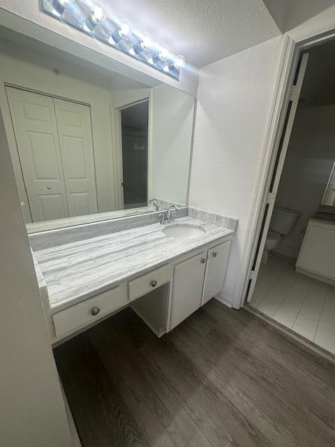 Building Photo - 141 SW Palm Dr