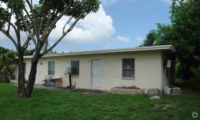 Building Photo - 5640 Taft St
