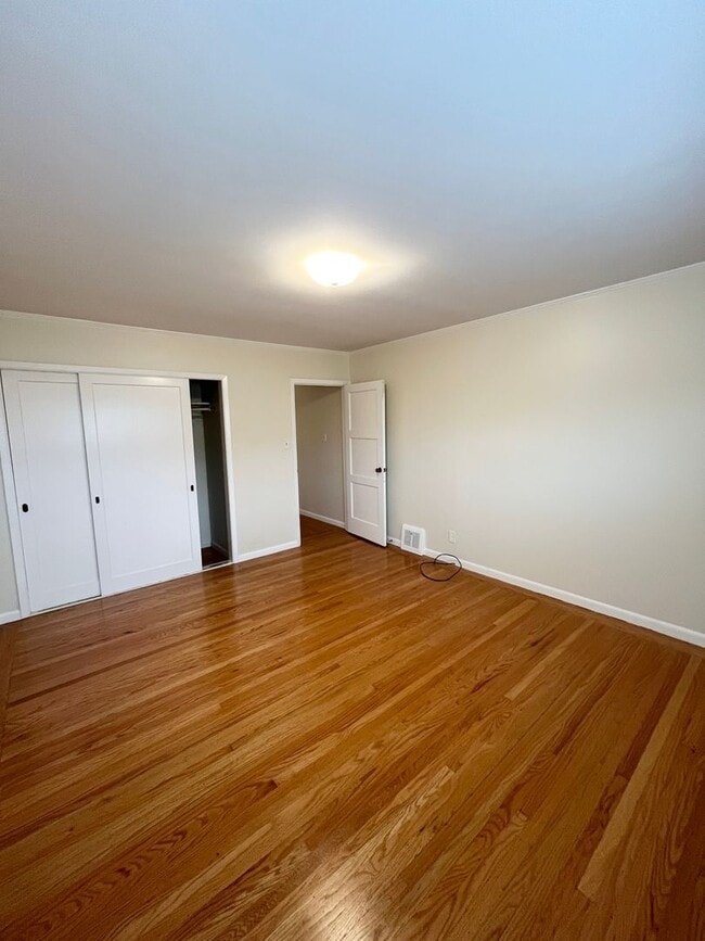 Building Photo - Spacious and Centrally Located, Pet Friend...