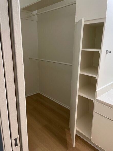 Walking Closet - 3155 Rosecrans Ave