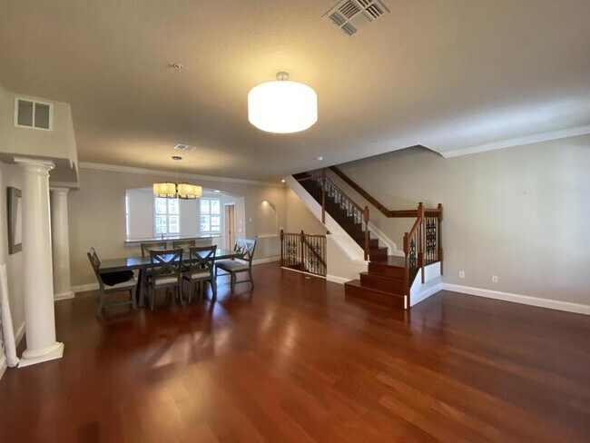 Building Photo - 4570 Virginia Dr
