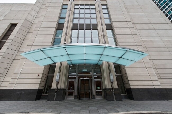 Building Photo - 512 N McClurg Ct