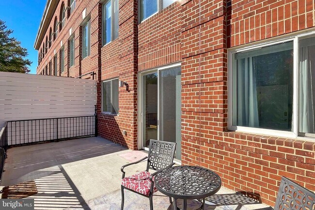 Building Photo - 635 Slaters Ln