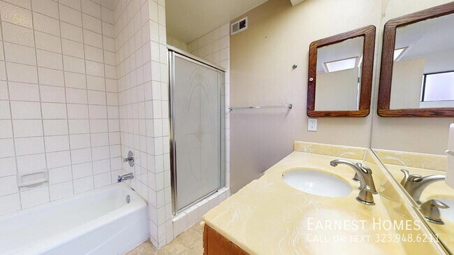 Building Photo - 7231 Balboa Blvd