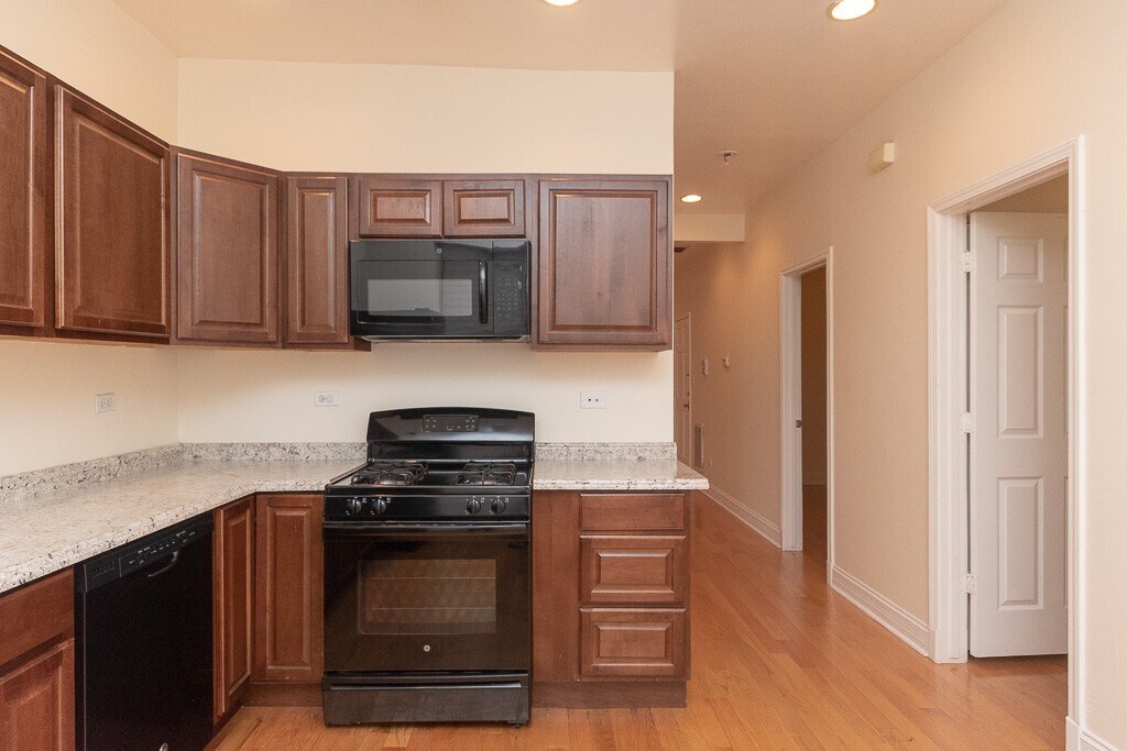 Building Photo - 2537 N Kildare Ave