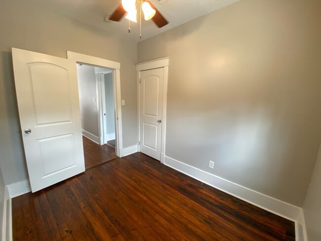 Building Photo - Stunning 3 bedroom/2bath Victorian home