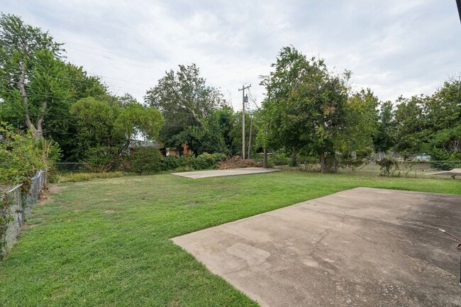 Building Photo - Charming 3-Bed Home with Spacious Backyard & Prime OKC Location