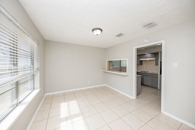 Building Photo - Coming Soon! Southwest Houston 3 bed/2 bat...