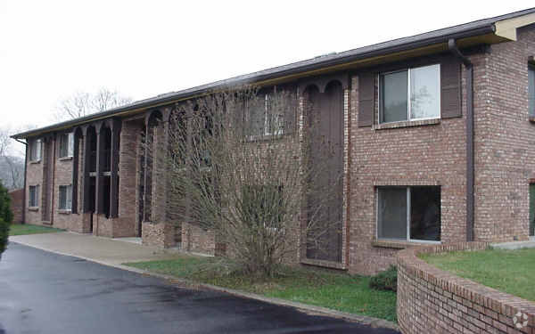 Building Photo - Via Manor
