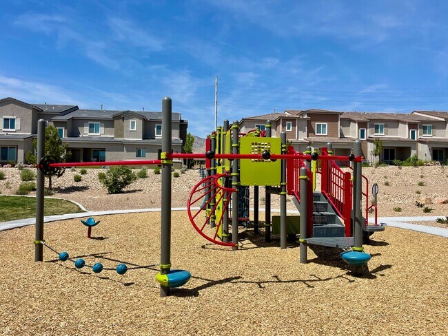 Building Photo - Gated 3 Bed, 2.5 Bath, 2 Car Garage Townho...
