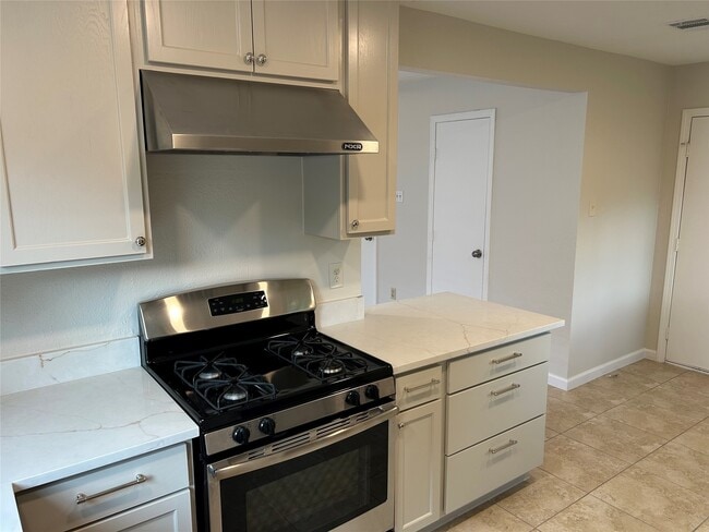 Building Photo - 7761 High Village Dr