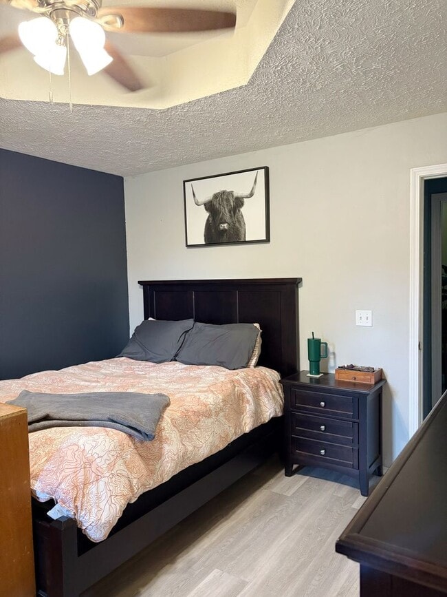 Building Photo - Pre-Leasing Now - Charming 3 Bed / 2 Bath ...