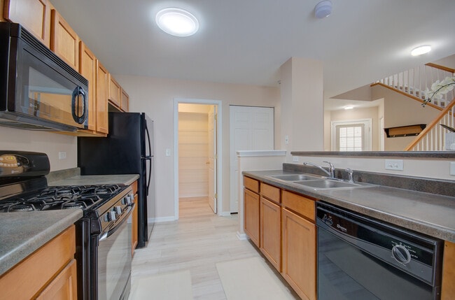 Building Photo - 2421 Stoughton Cir