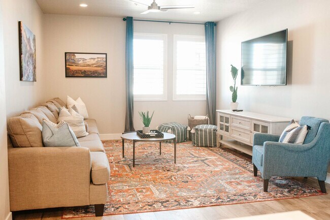 Building Photo - Short term lease options! Spacious Condo in Washington