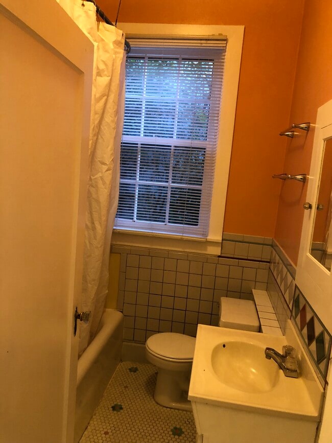 Building Photo - 3409 SE 22nd Ave