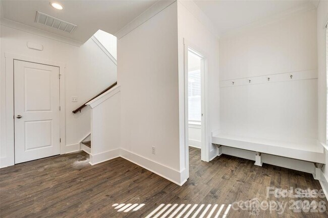 Building Photo - 1237 Eastway Dr