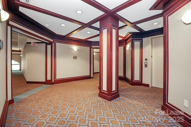 Building Photo - 400 N Church St