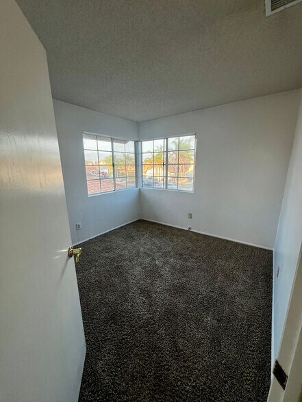 Building Photo - 1195 Bautista Ln
