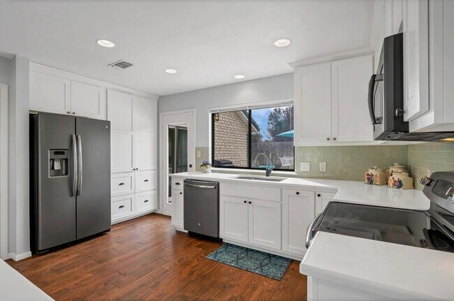 Building Photo - 202 Lighthouse Dr
