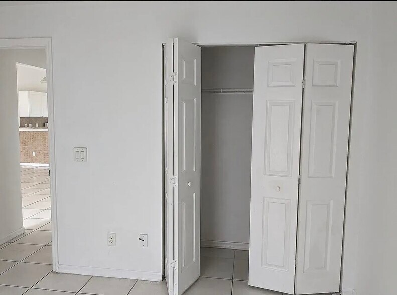 Building Photo - 1031 Abrams Blvd